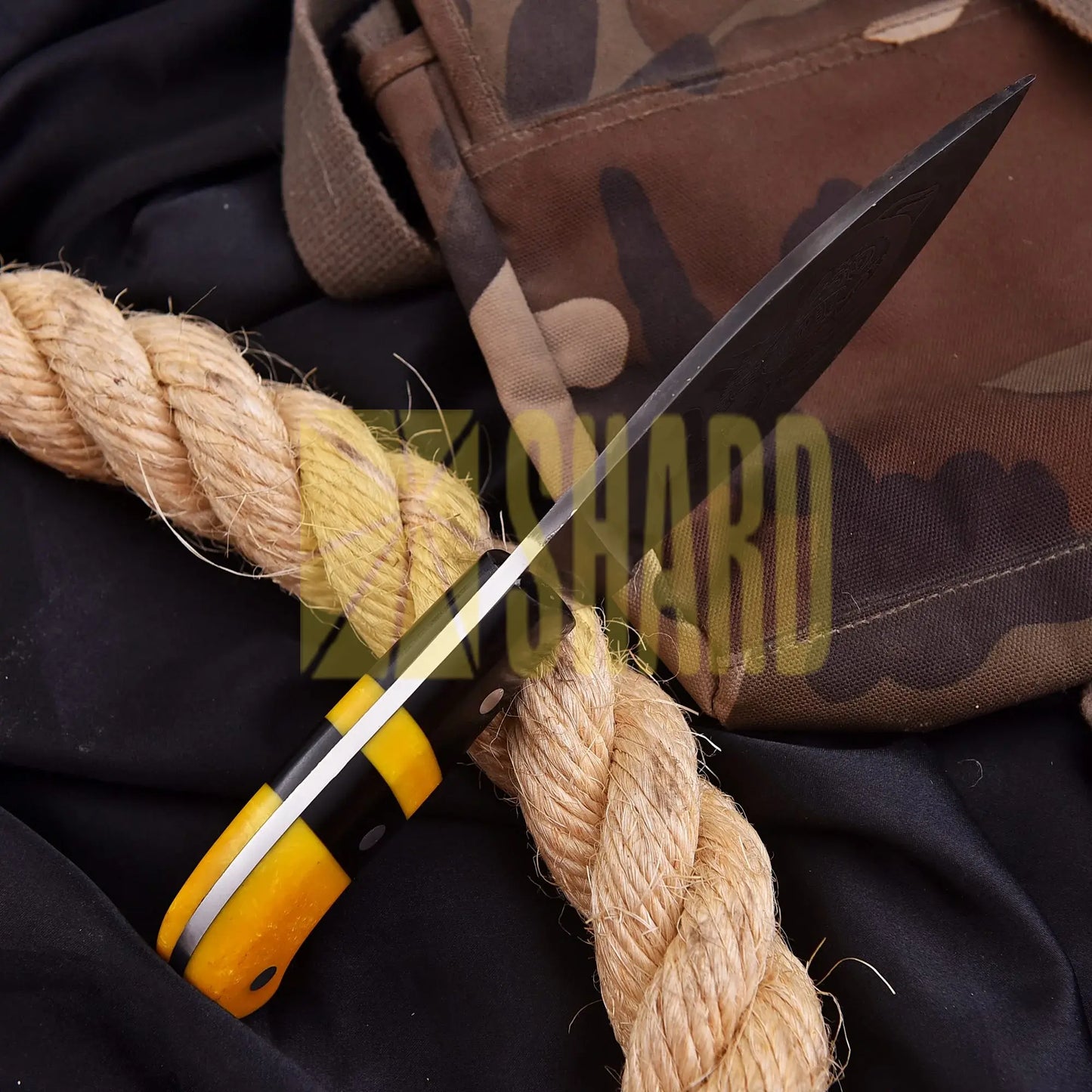 Freddy – Wasp Pattern Damascus Skinner Blade with Leather Carrying Case
