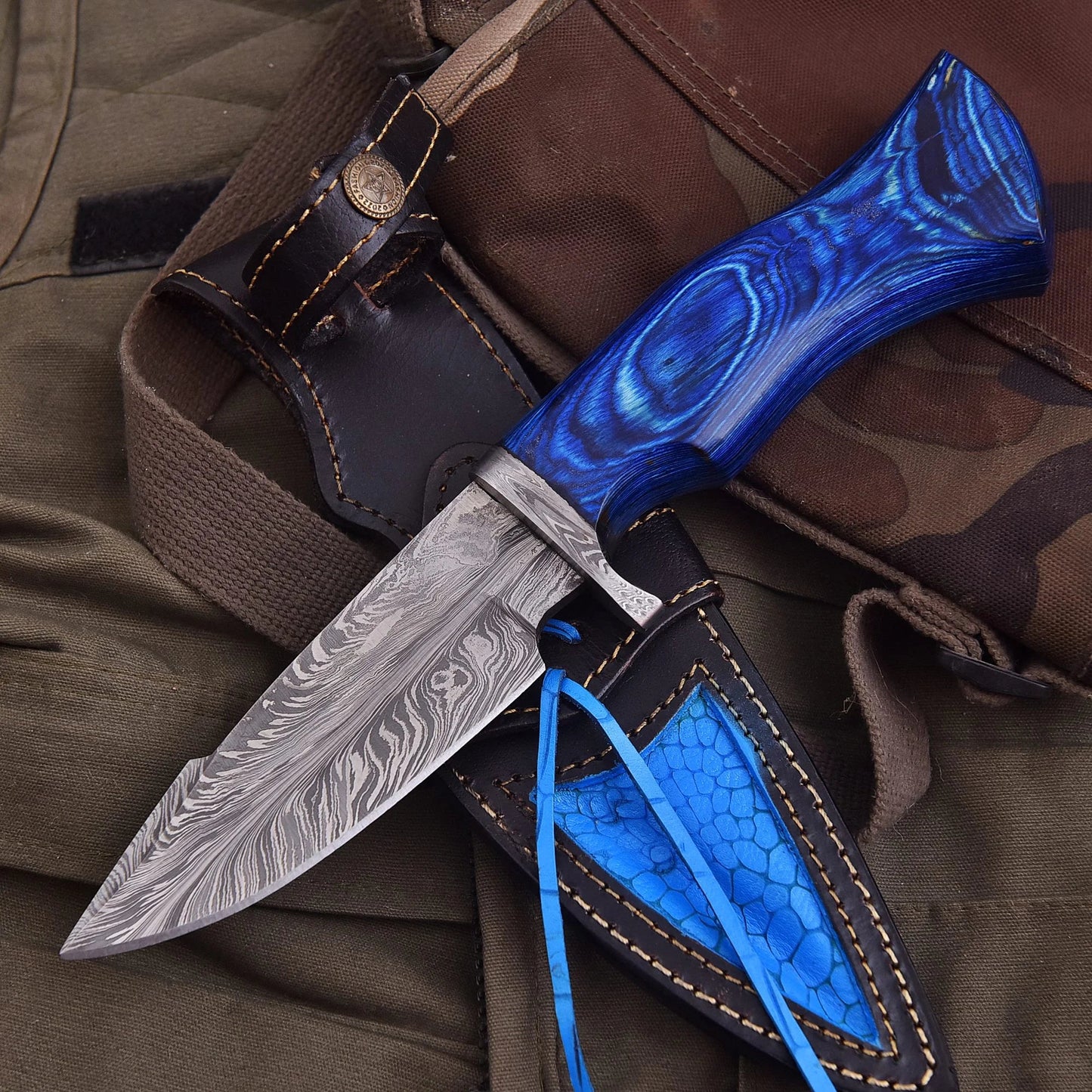 Bluewood Heritage Damascus Collectible with feather-pattern Damascus steel and natural bluewood handle, hand-forged craft gift.