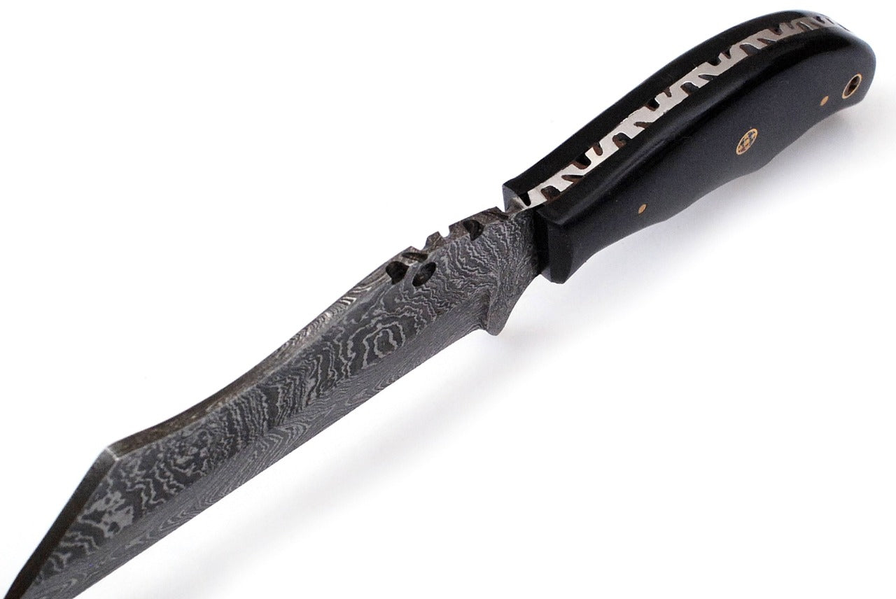 Custom Handmade Forged Damascus Steel Hunting knife Bull Horn Handle Come With Genuine Leather Sheath FS117