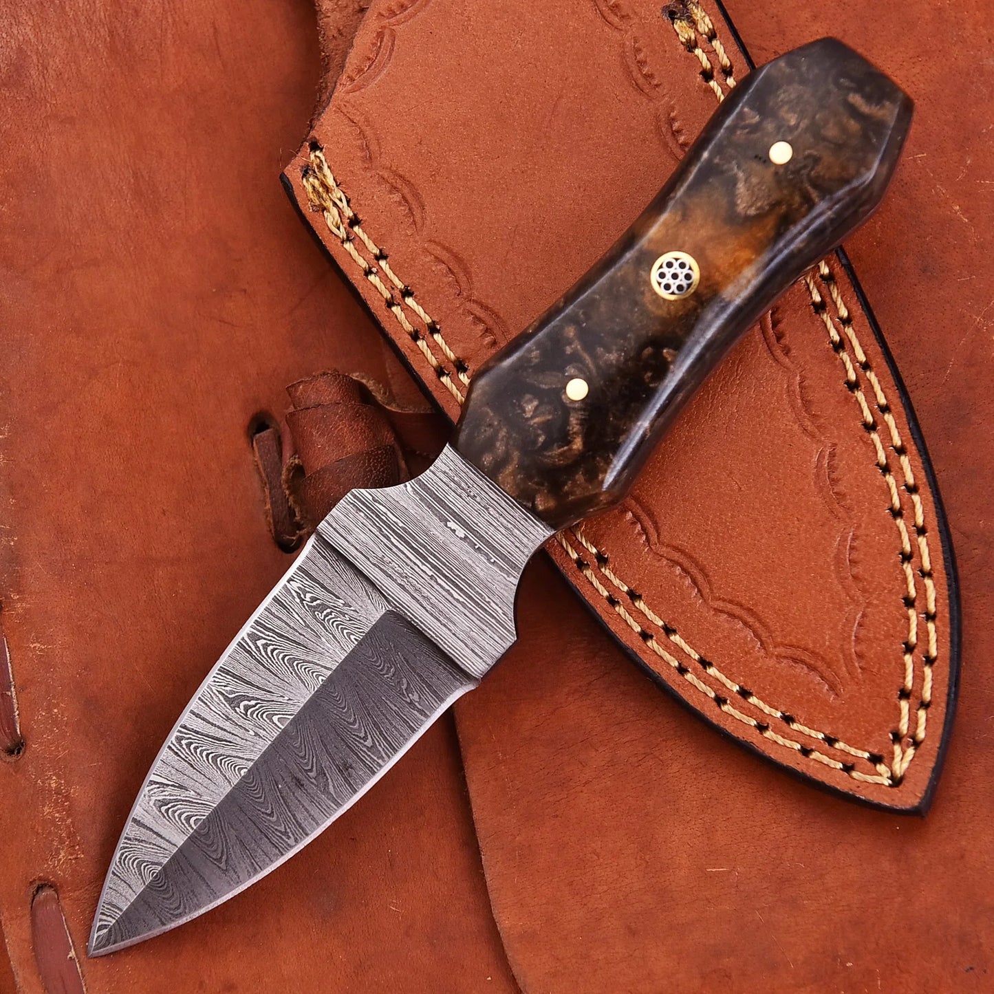 Hand-forged Damascus steel collectible with raindrop pattern and honey-colored resin handle – Raindrop Trail gift piece