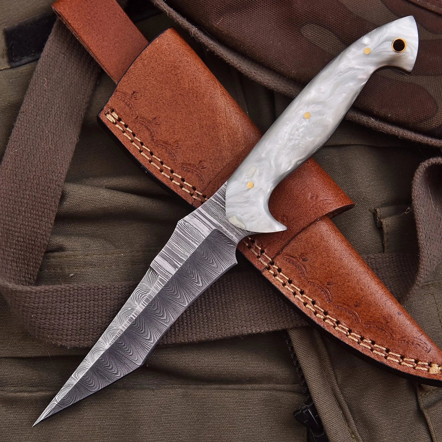 Hand-forged Damascus steel collectible with raindrop pattern and mother-of-pearl resin handle – Raindrop Pearl gift piece