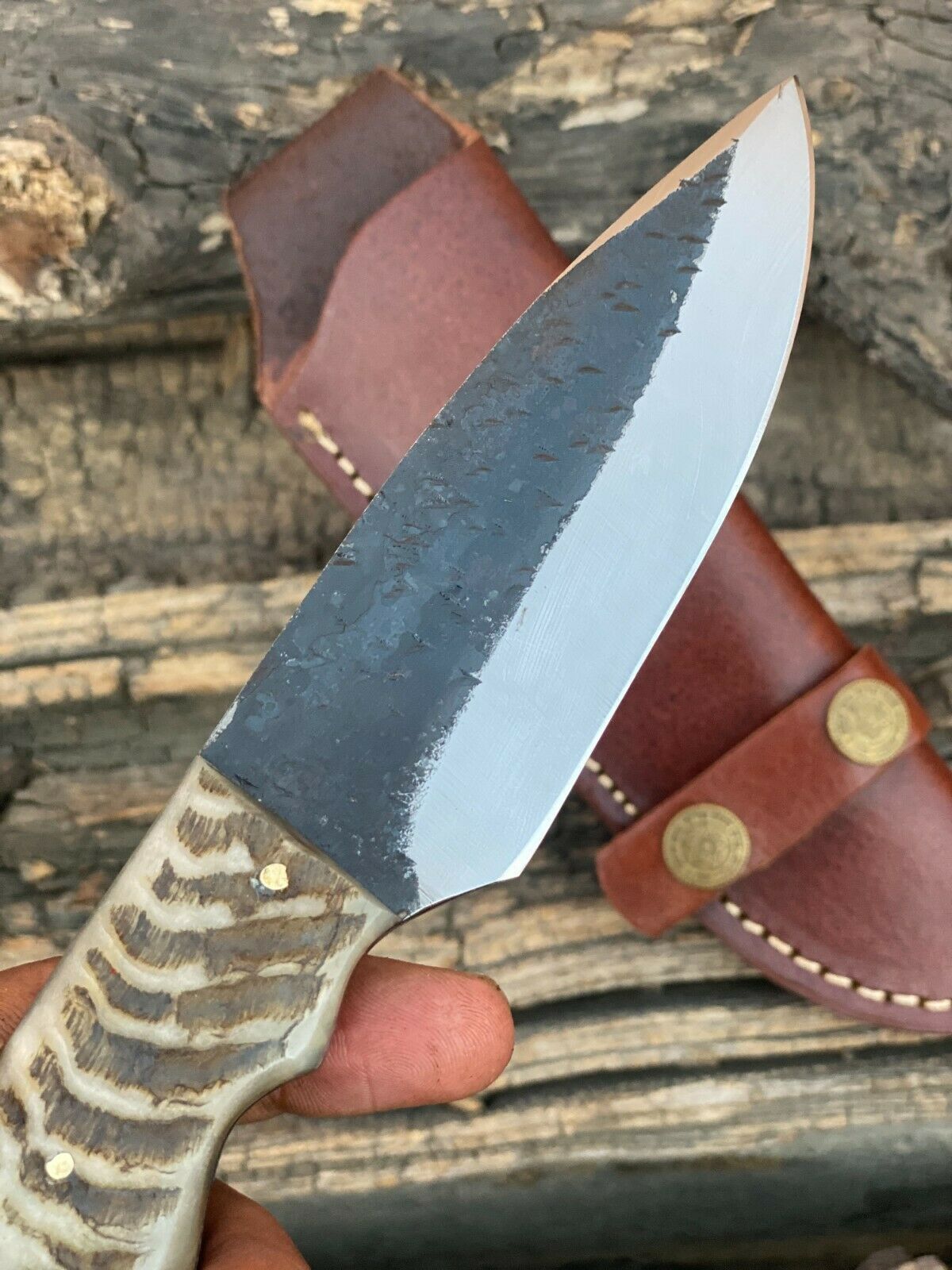 Hand Forged High Carbon Steel Skinner Hunting Knife Ram Horn Handle with Sheath