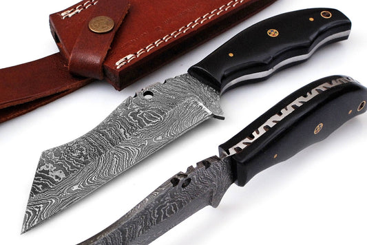 Custom Handmade Forged Damascus Steel Hunting knife Bull Horn Handle Come With Genuine Leather Sheath FS117